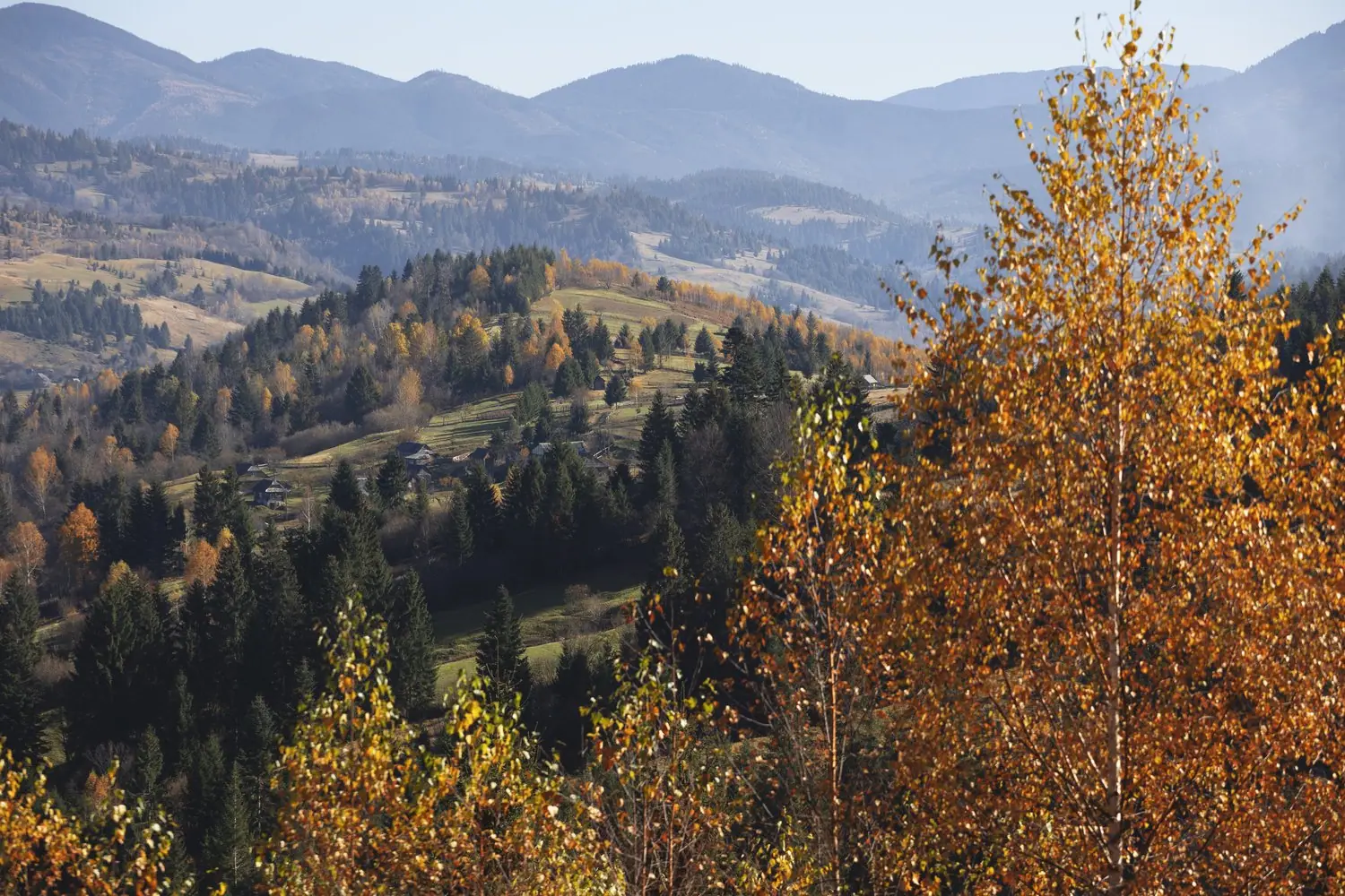 Dlaczego warto odwiedzić Zakopane poza sezonem letnim i zimowym